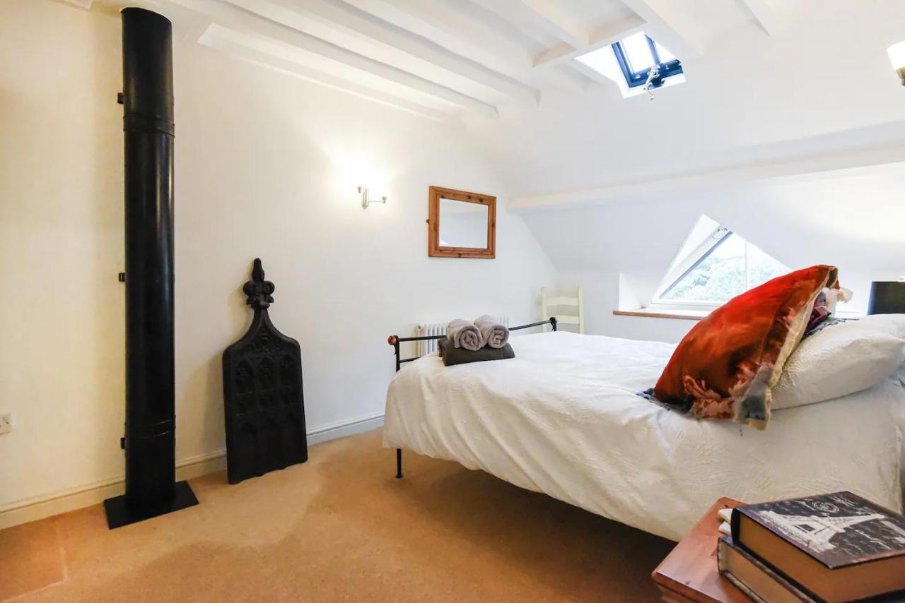Converted Chapel, Stunning Sea & Mountain Views! Penmaen-mawr Buitenkant foto